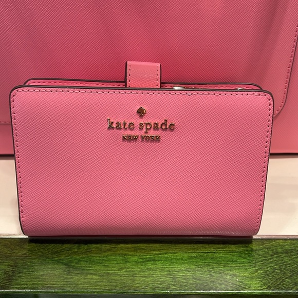 Kate Spade Madison Medium Compact Bifold Wallet
Blossom Pink
NWT - Picture 13 of 16